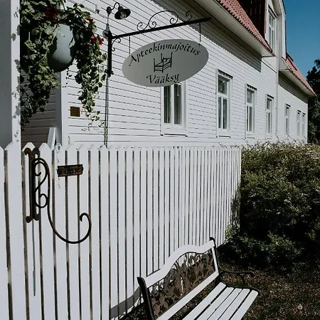 Vaeaeksyn Apteekinmajoitus Hotel