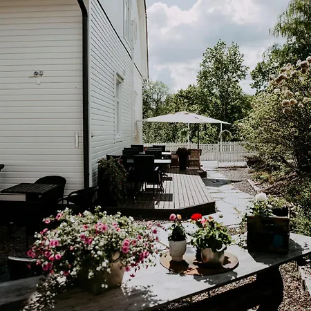 Vaeaeksyn Apteekinmajoitus Hotel 4*