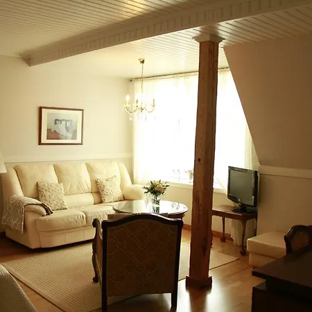 Hotel Vaeaeksyn Apteekinmajoitus 4*